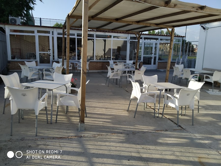 Cafetería campo de fútbol & piscina