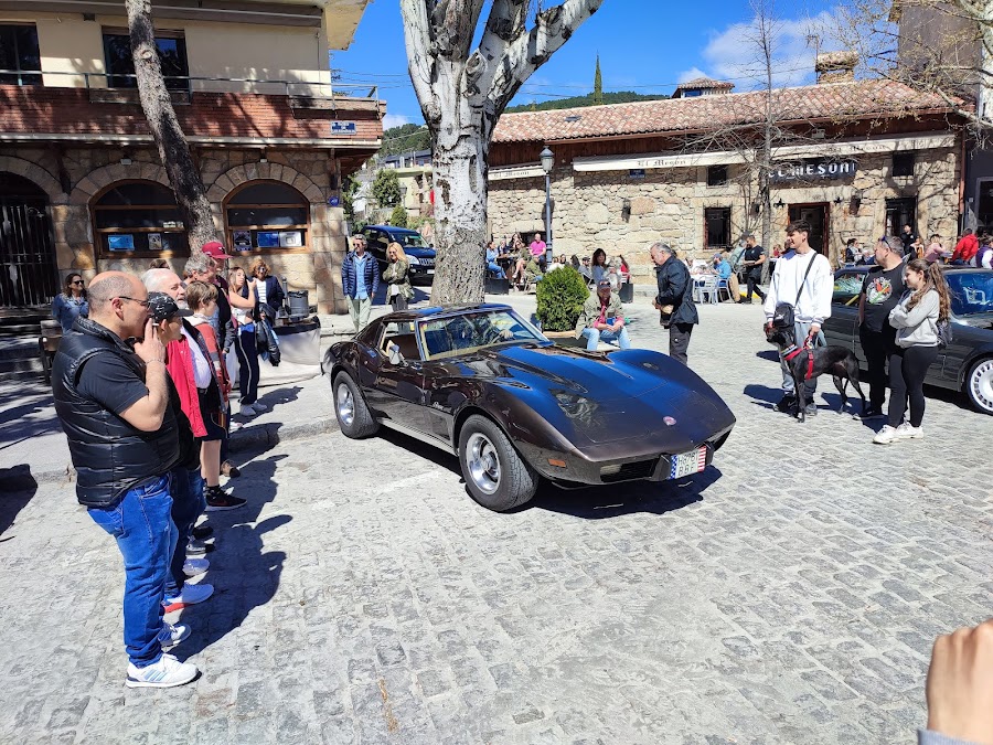 Concentración de Coches Clásicos en Navacerrada (1º domingo de cada mes)